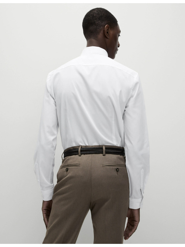 Marks & Spencer Košile úzkého střihu ze směsi bavlny s nežehlivou úpravou Marks & Spencer bílá