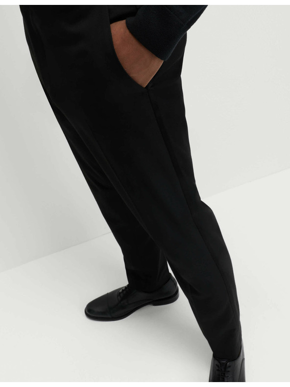 Marks & Spencer Smokingové kalhoty úzkého střihu se strečem Marks & Spencer černá