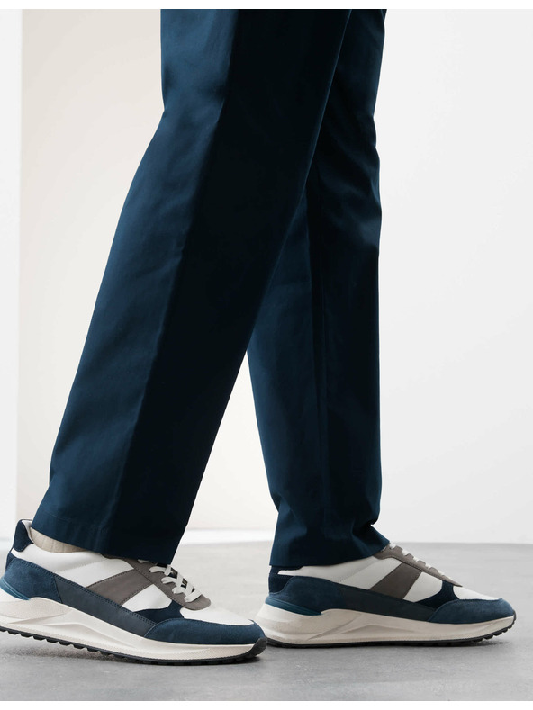 Marks & Spencer Super lehké chino kalhoty, mírně zúžený střih Marks & Spencer námořnická modrá