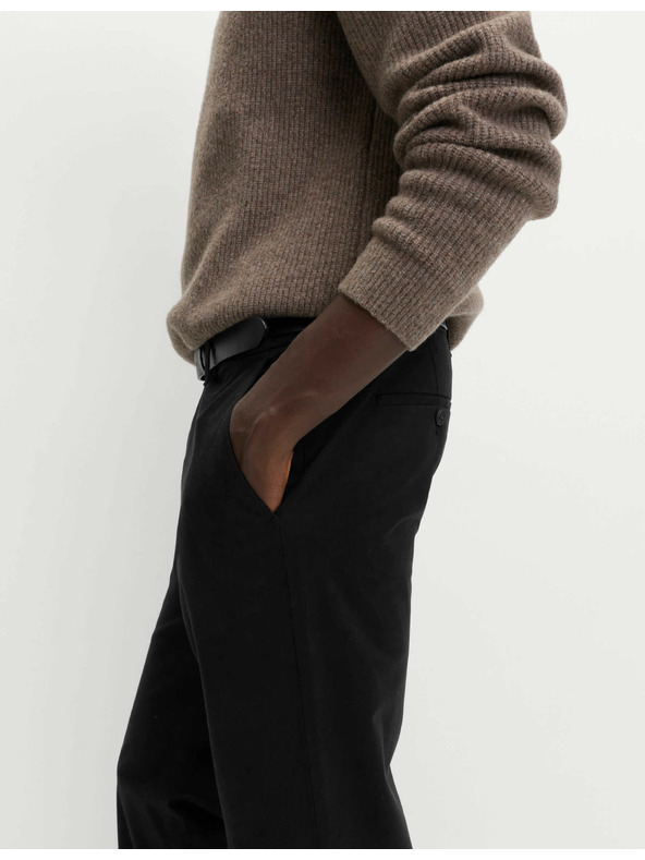 Marks & Spencer Strečové chino kalhoty normálního střihu Marks & Spencer černá