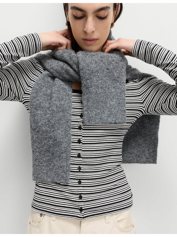 Marks & Spencer Top s oválným výstřihem, rozhalenkou a vysokým podílem bavlny Marks & Spencer černá