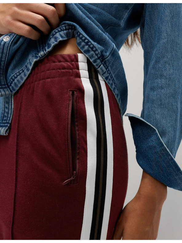 Marks & Spencer Tepláky Retro s proužky na stranách a s vysokým podílem bavlny Marks & Spencer červená