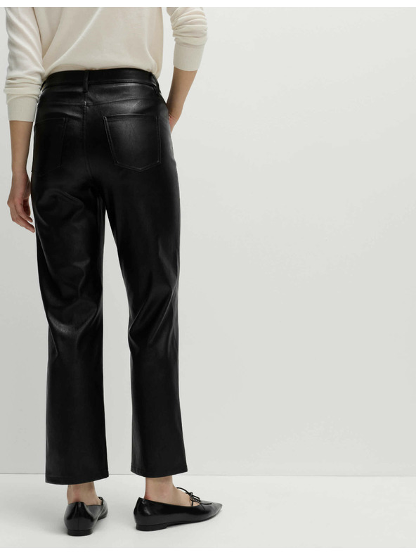 Marks & Spencer Kalhoty z umělé kůže s rovnými nohavicemi Marks & Spencer černá