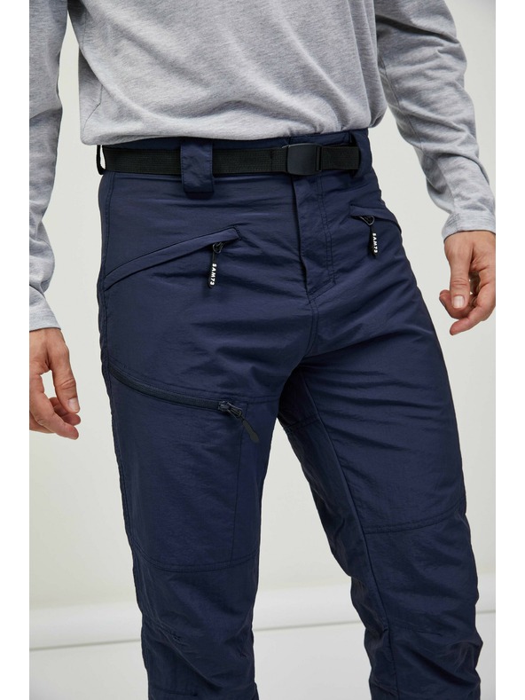 Sam 73 Tmavě modré pánské kalhoty s páskem SAM 73 Ikanto