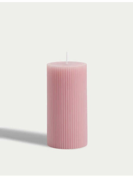 Marks & Spencer Vroubkovaná sloupová svíčka Marks & Spencer růžová