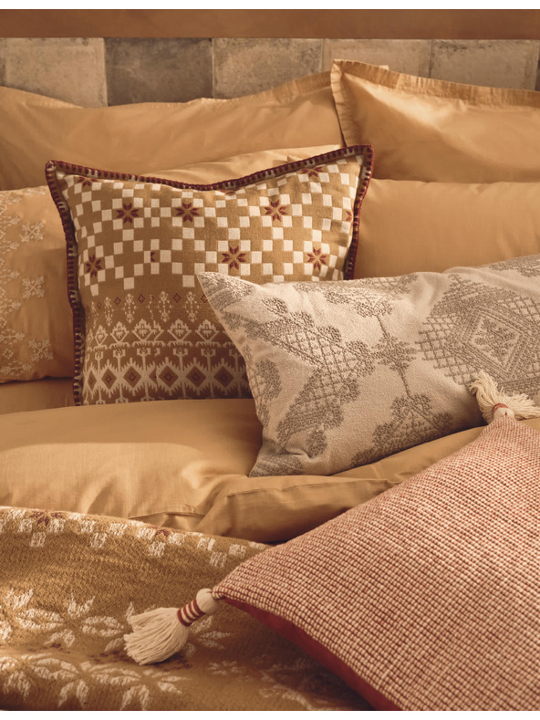 Marks & Spencer Vyšívaná přikrývka Sierra z čisté bavlny Marks & Spencer fialová