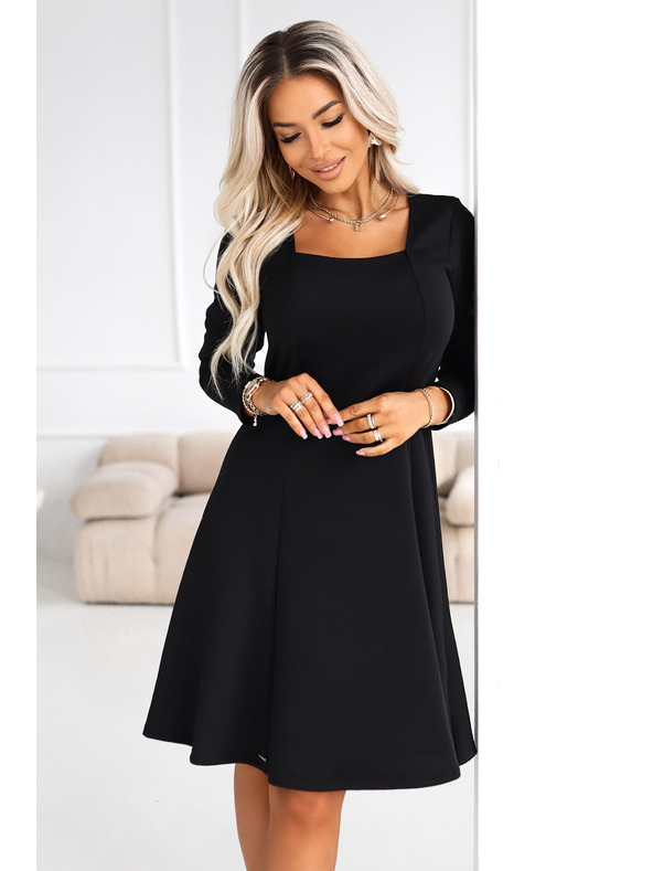 numoco IVANA pohodlné trapézové šaty s výstřihem a dlouhým rukávem - černé