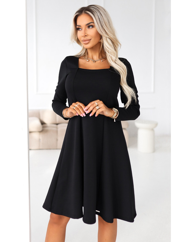 numoco IVANA pohodlné trapézové šaty s výstřihem a dlouhým rukávem - černé