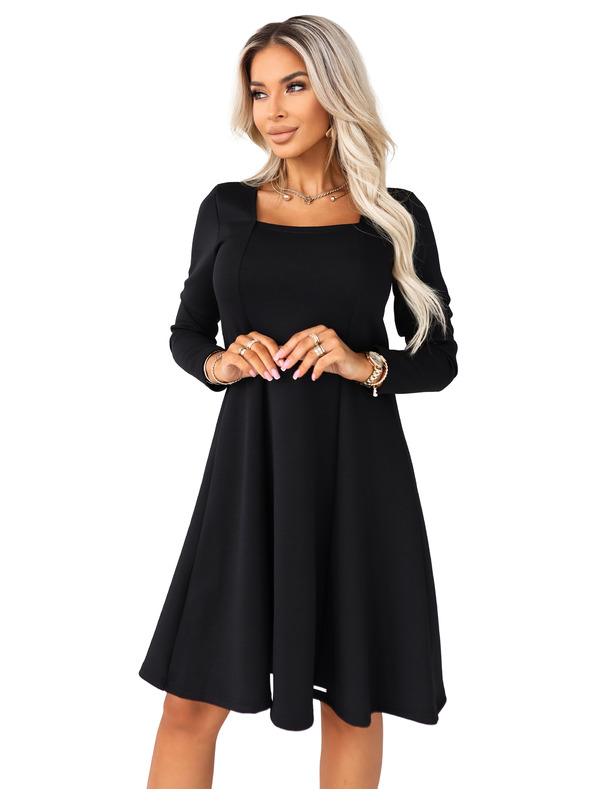 numoco IVANA pohodlné trapézové šaty s výstřihem a dlouhým rukávem - černé