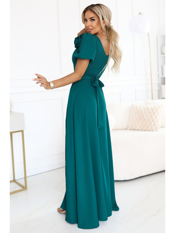 numoco Elegantní dlouhé společenské šaty s květinou, páskem a vysokým rozparkem - lahvově zelená