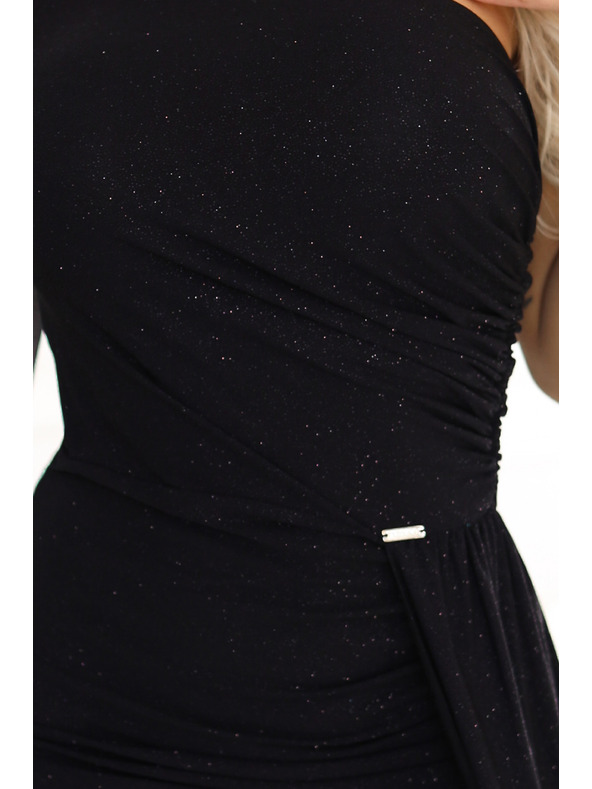 numoco Třpytivé maxi šaty na jedno rameno s asymetrickými rukávy a rozparkem - černé