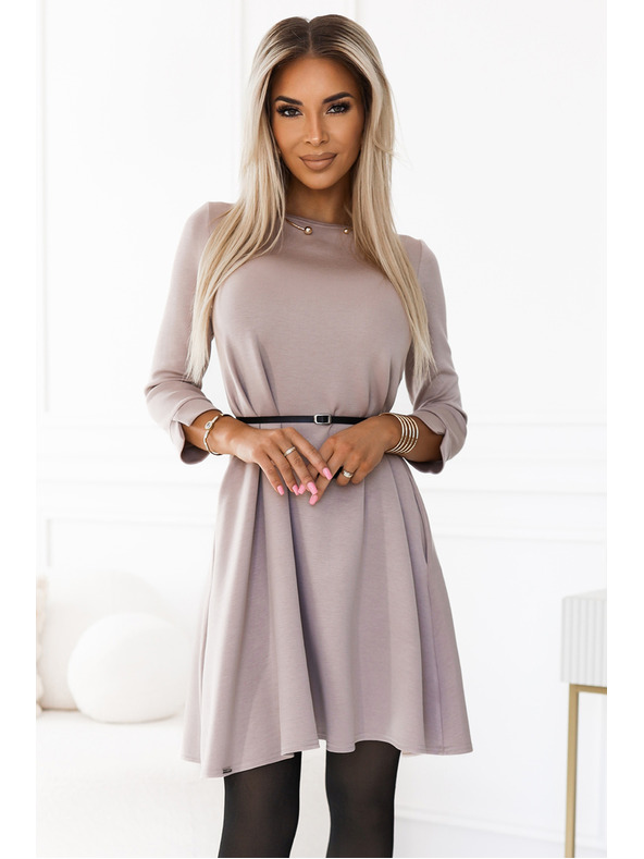 numoco Klasické trapézové šaty s černým páskem - béžové