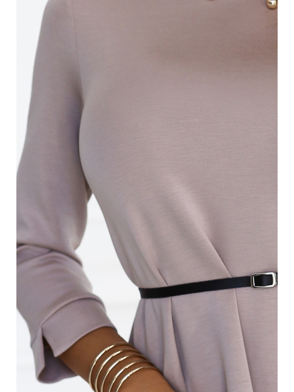 numoco Klasické trapézové šaty s černým páskem - béžové