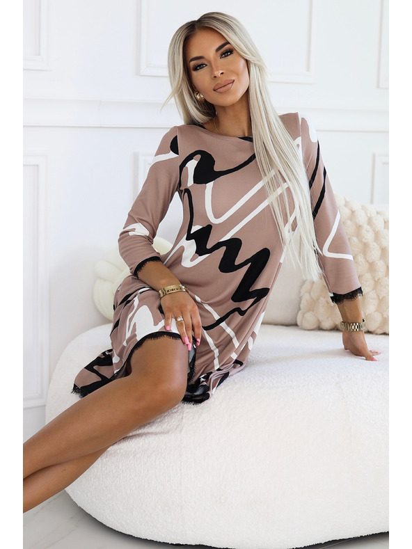 numoco Lichoběžníkové svetrové šaty s krajkou - béžové s černobílým vzorem