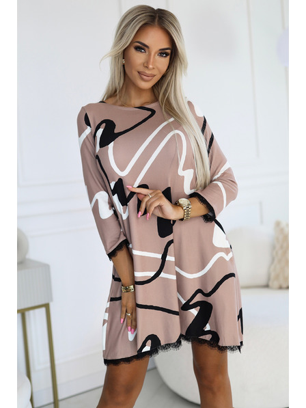 numoco Lichoběžníkové svetrové šaty s krajkou - béžové s černobílým vzorem