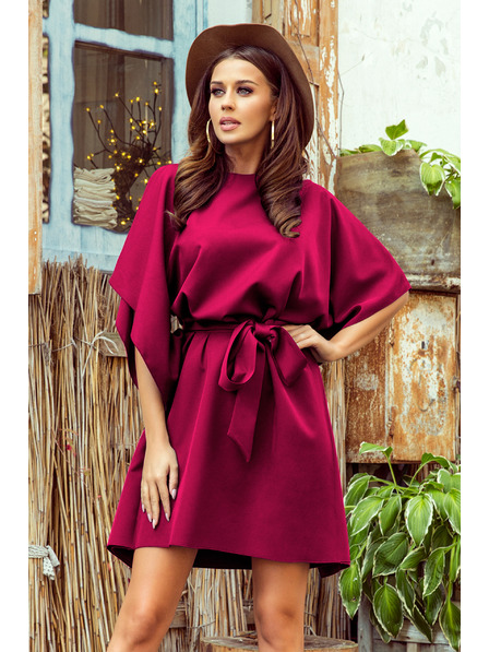 numoco SOFIA Motýlí šaty se zavazováním v pase - Vínová barva