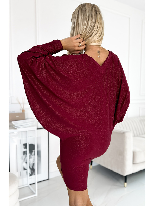 numoco Netopýří šaty s výstřihem - vínová barva se třpytkami