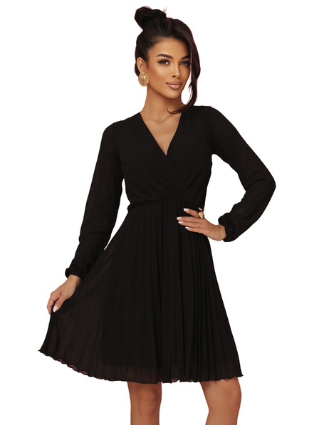 numoco ISABELLE Polské skládané šaty s dlouhým rukávem a výstřihem - černé