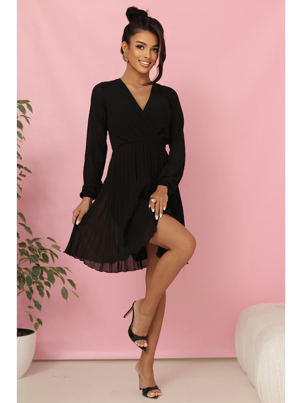 numoco ISABELLE Polské skládané šaty s dlouhým rukávem a výstřihem - černé
