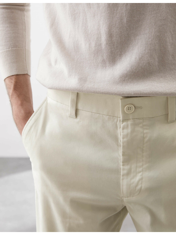 Marks & Spencer Super lehké chino kalhoty, normální střih Marks & Spencer smetanová