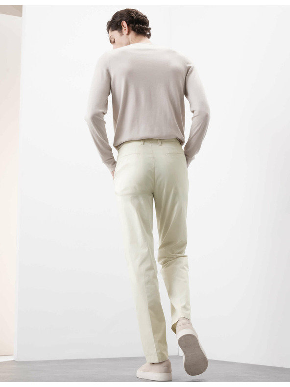 Marks & Spencer Super lehké chino kalhoty, normální střih Marks & Spencer smetanová