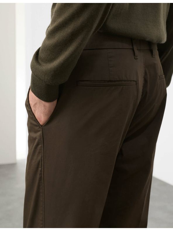 Marks & Spencer Super lehké chino kalhoty, normální střih Marks & Spencer zelená