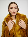 Orsay Hořčicový dámský kabát z umělé kožešiny ORSAY