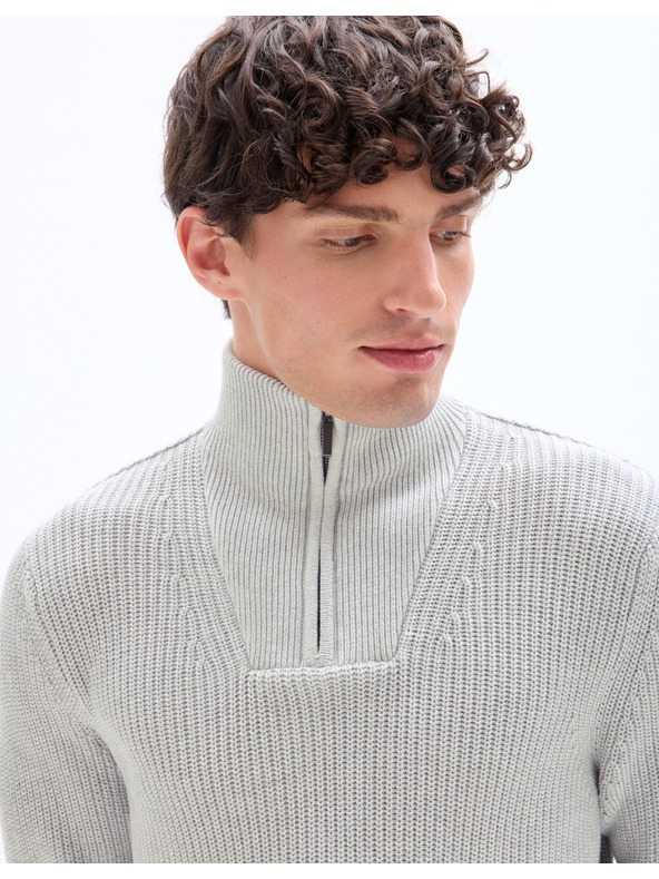 Celio Svetr Metrucker se stojáčkem