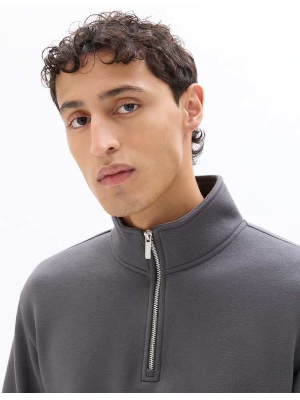 Celio Mikina Metreuk se stojáčkem