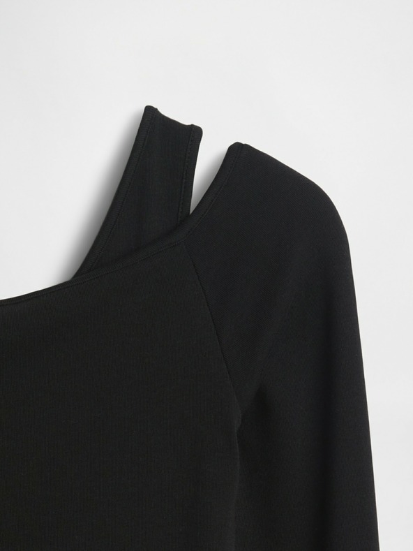 GAP Top s odhalenými rameny GAP