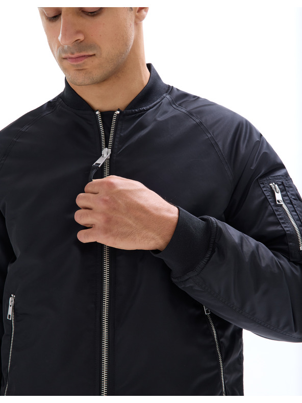 Celio Bunda bomber Mujames