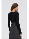 Moodo Přiléhavá černá halenka s dlouhým rukávem Moodo