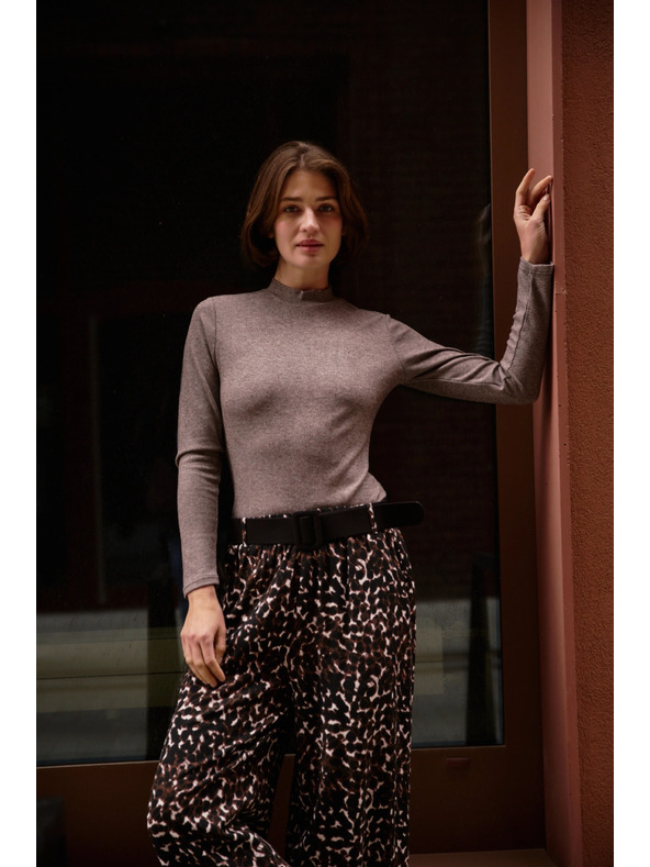 Moodo Hnědé tričko se stojáčkem Moodo