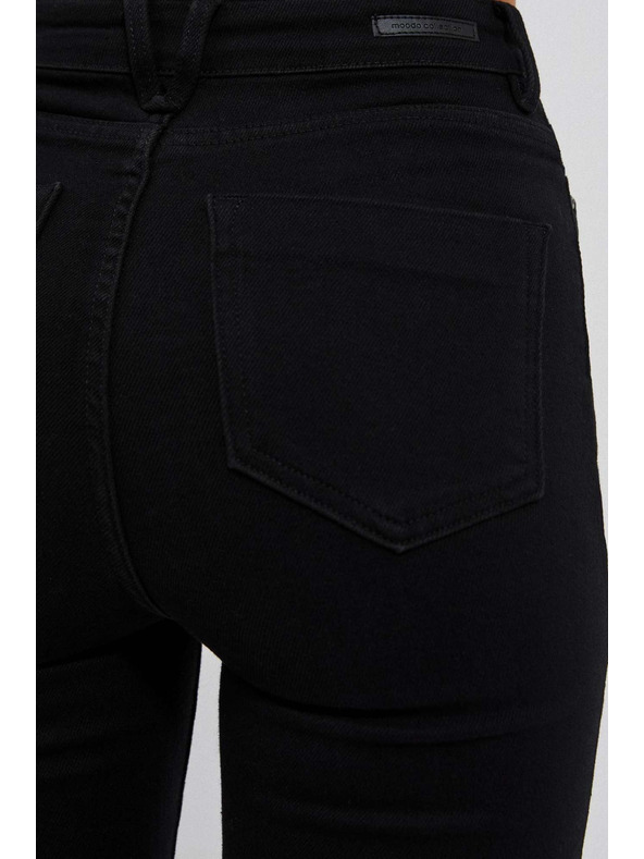 Moodo Přiléhavé džíny s trhaným lemem Moodo