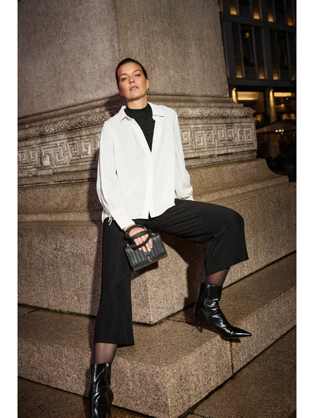 Moodo Bílá košile s korálky na rukávu Moodo