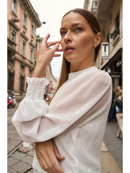 Moodo Bílá košile s nabíranými rukávy Moodo