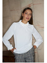 Moodo Bílá košile s ozdobným výstřihem Moodo