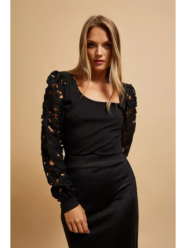 Moodo Černé tričko s krajkovými rukávy Moodo