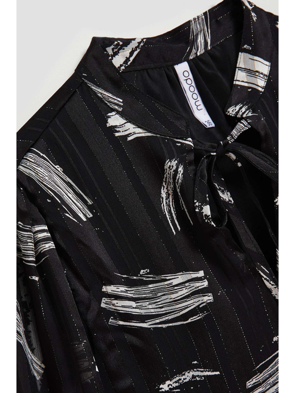 Moodo Černá košile Moodo s vázaným výstřihem