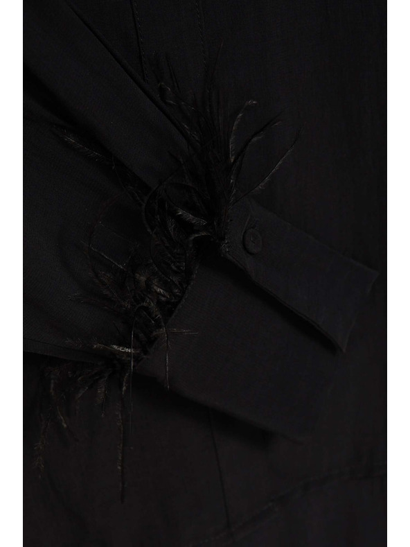 Moodo Halenka s ozdobnými péry na rukávech Moodo