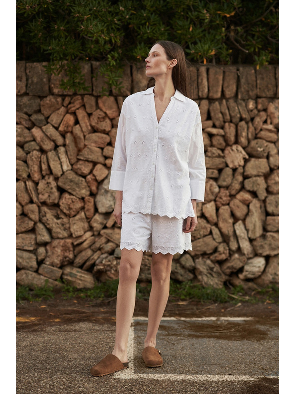 Moodo Bílá oversize košile s výstřihem do V Moodo