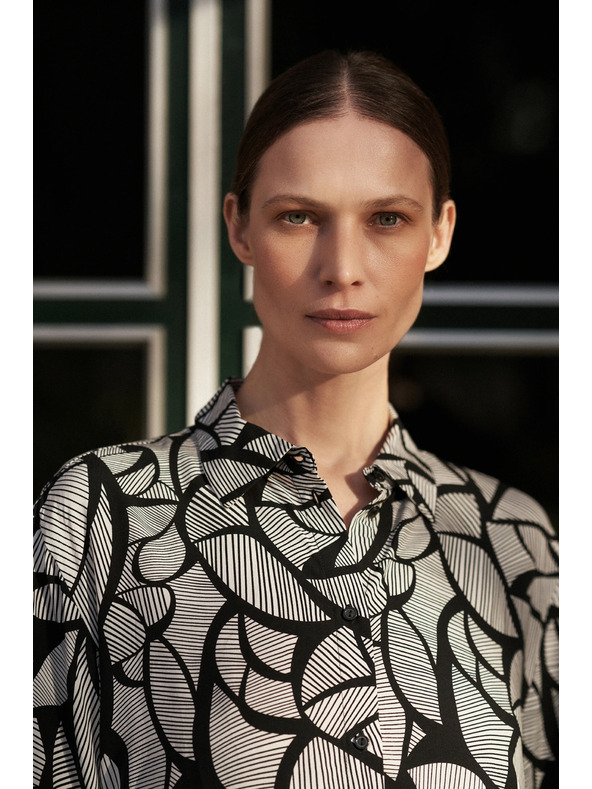 Moodo Viskózová košile černo-bílá Moodo