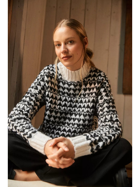 Moodo Svetr s rolákem černo-bílý Moodo