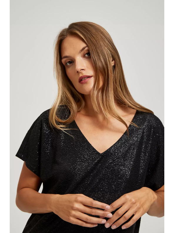 Moodo Elegantní černá halenka s výstřihem do V z lesklého materiálu Moodo