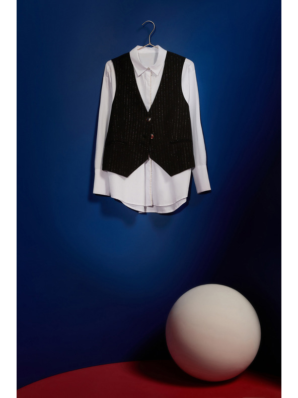 Moodo Vesta s ozdobnými knoflíky černá Moodo