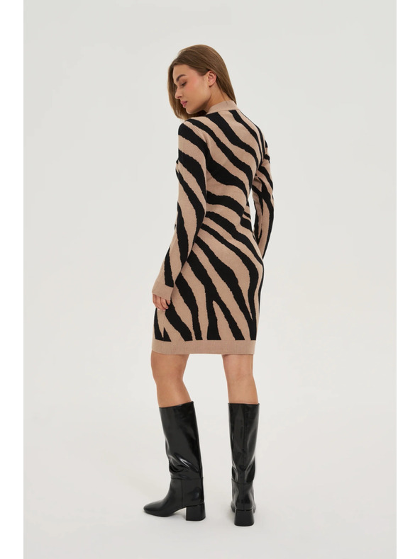 Moodo Přiléhavé béžové šaty Moodo