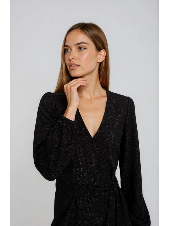 Moodo Černé šaty s výstřihem Moodo