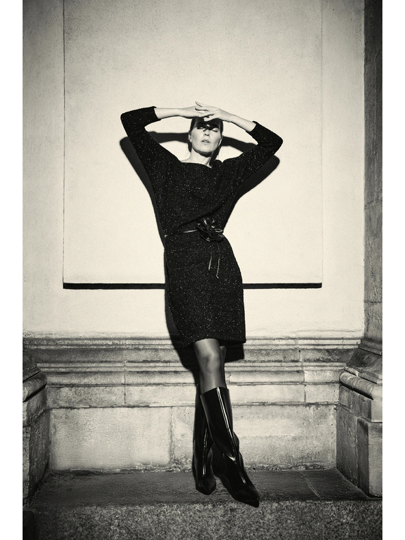 Moodo Černé šaty zdobené třpytivou nitkou Moodo