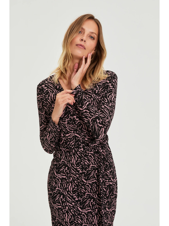 Moodo Přiléhavé černé šaty Moodo