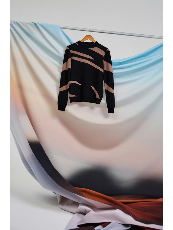 Moodo Černý svetr se zvířecím vzorem Moodo